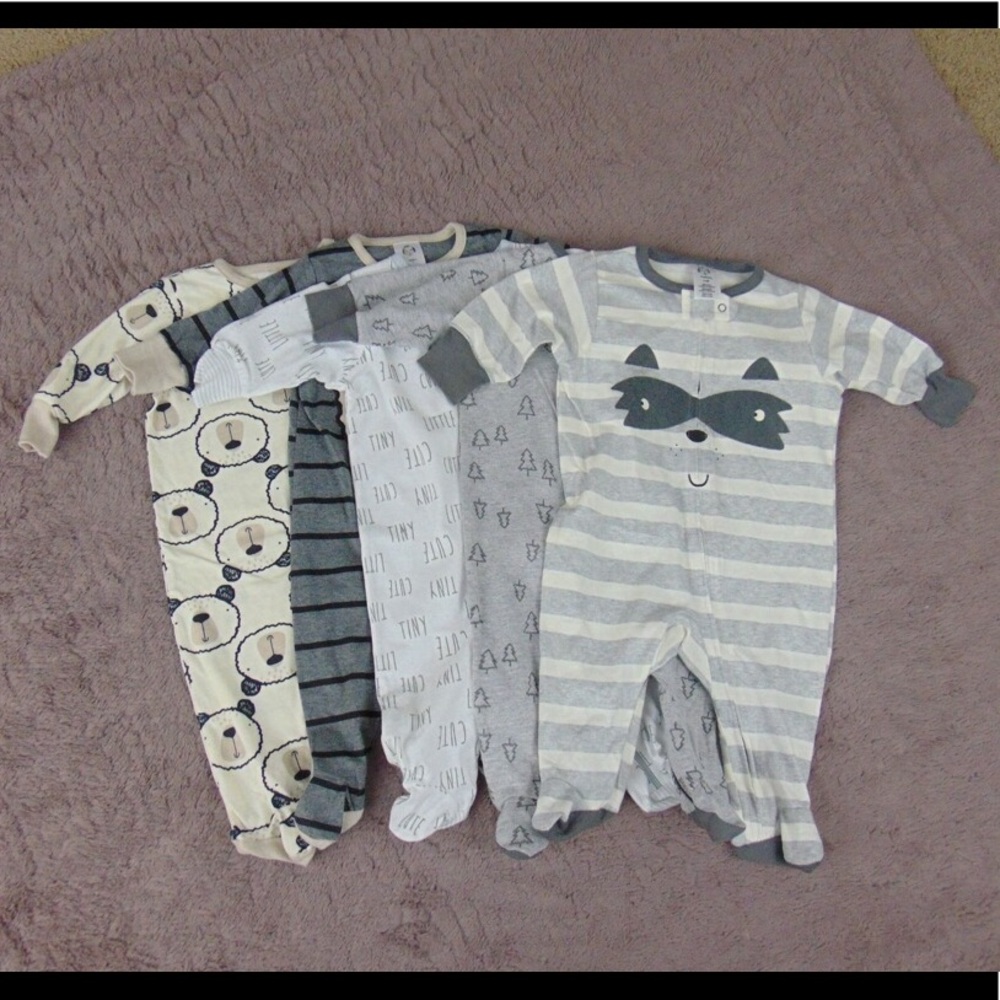 NWOT 5 pc. Gerber Sleep & Play Onesies 0-3 Mo.